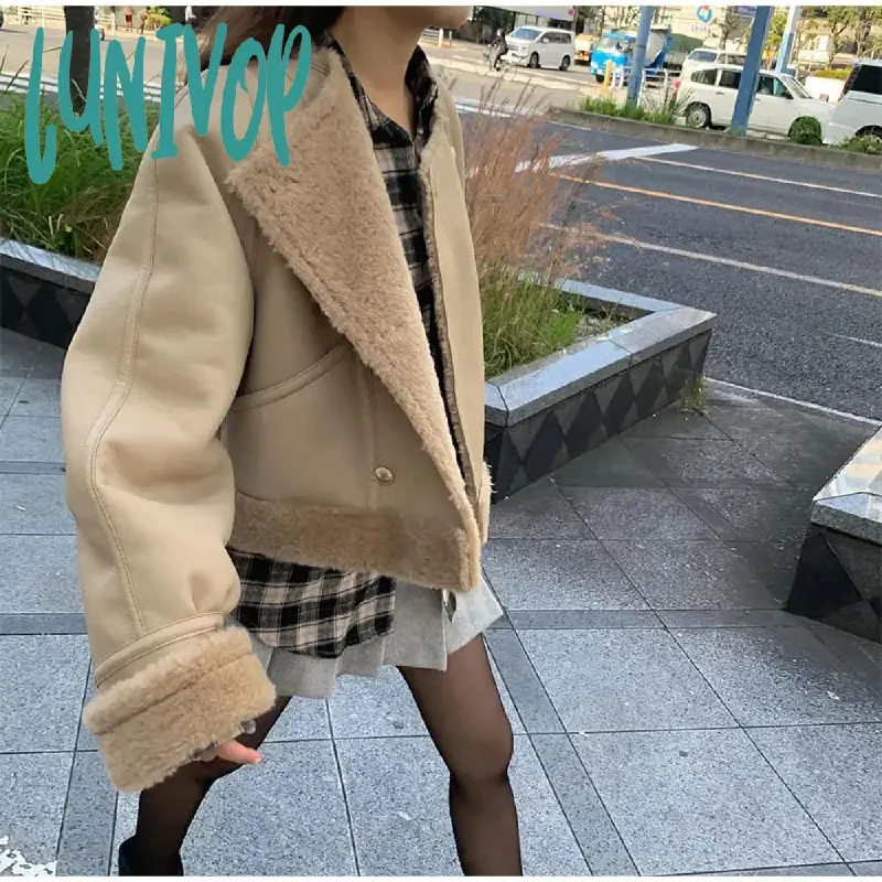 Light khaki / M